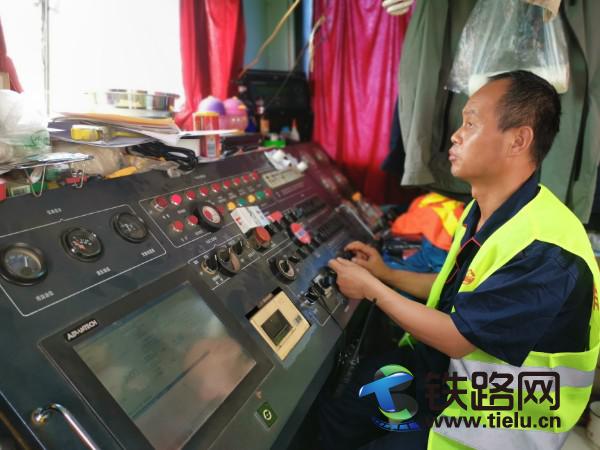 1559102002892780.jpg 圖為:作業(yè)車操作.JPG