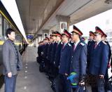 春運臨乘父子兵 服務旅客受好評