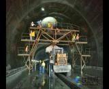 蕪湖工務段對十五局杭黃鐵路隧道進行全面敲擊檢查