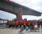 徐鹽鐵路全線首座跨鐵路轉體梁成功轉體
