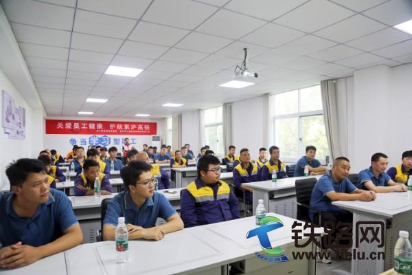 �������F�����S�ܶ����Ϻ��F·���Ͼ��򹤶��_չ���ȼ�����Ӗ���