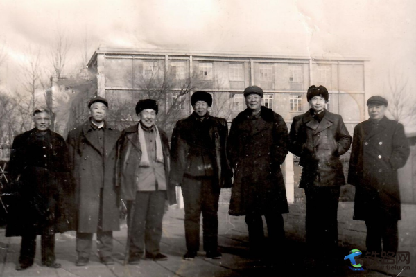 �¾����h�T�����мtɫ���򡪡�׷��ԭ���ͺ����F·��