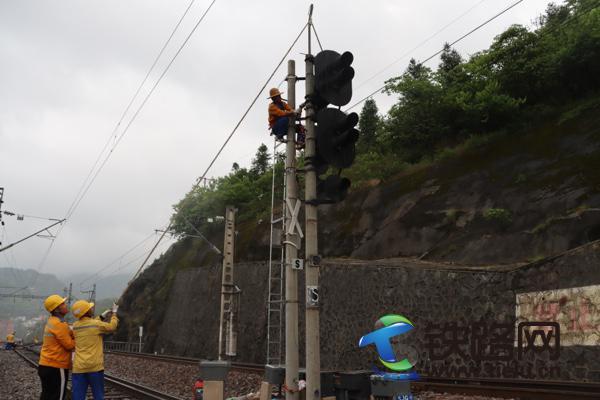 ð������(zh��n)��ˮ�t�F·�ɺ�վ��̖(li��n)�i�O(sh��)����¸��칤��