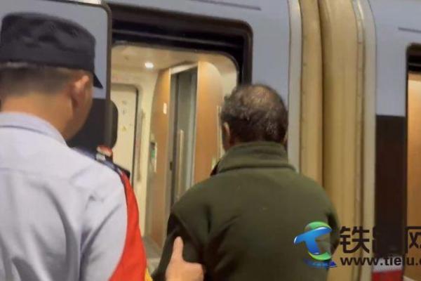 ���������w���m���أ��f���F�����r������