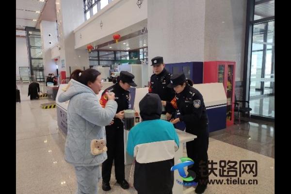 �����h�F��������գ���ů�ÿͳ���·