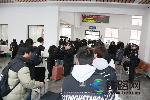 �Ͼ������硱�����һ�ഺ�\(y��n)��