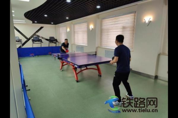 �m���F·���hУ�e�k�c����һ�������(d��ng)