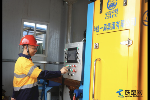 非洲首條智能化焊軌生產(chǎn)線在幾內(nèi)亞馬西鐵路正式投產(chǎn)